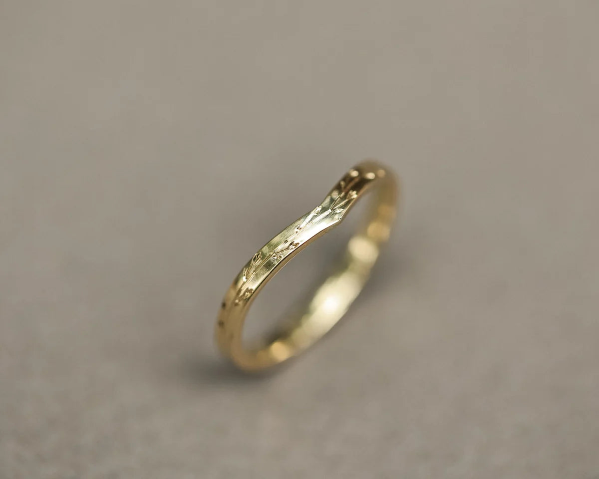 Side profile of 2mm pressed flower wishbone ring in 18ct yellow gold