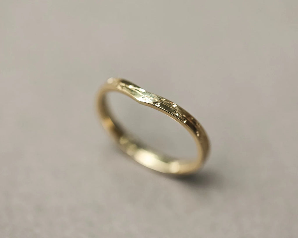 Angled view of 18ct yellow gold pressed flower wishbone ring