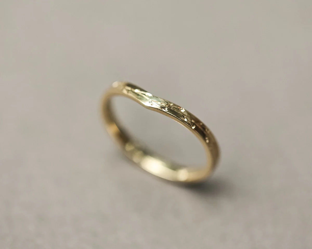 Angled view of 18ct yellow gold pressed flower wishbone ring