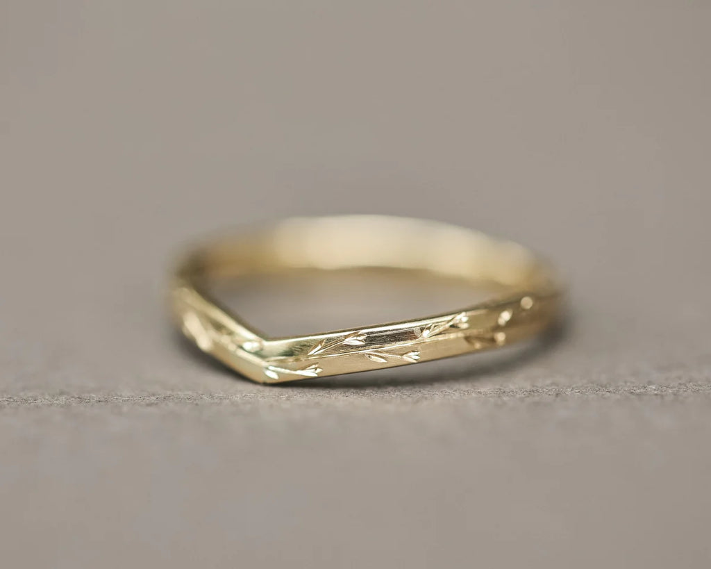 2mm pressed flower wishbone ring in 18ct yellow gold