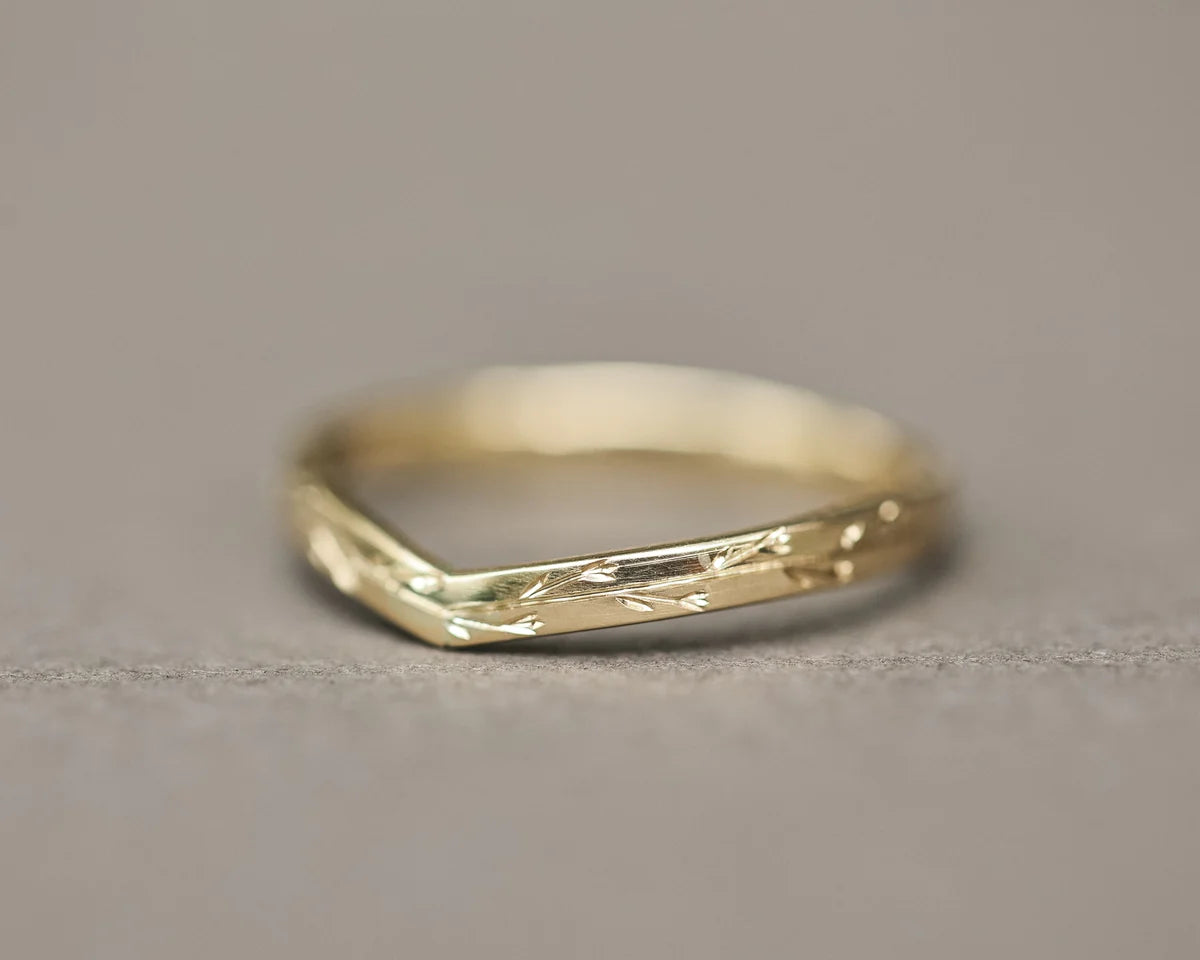 2mm pressed flower wishbone ring in 18ct yellow gold