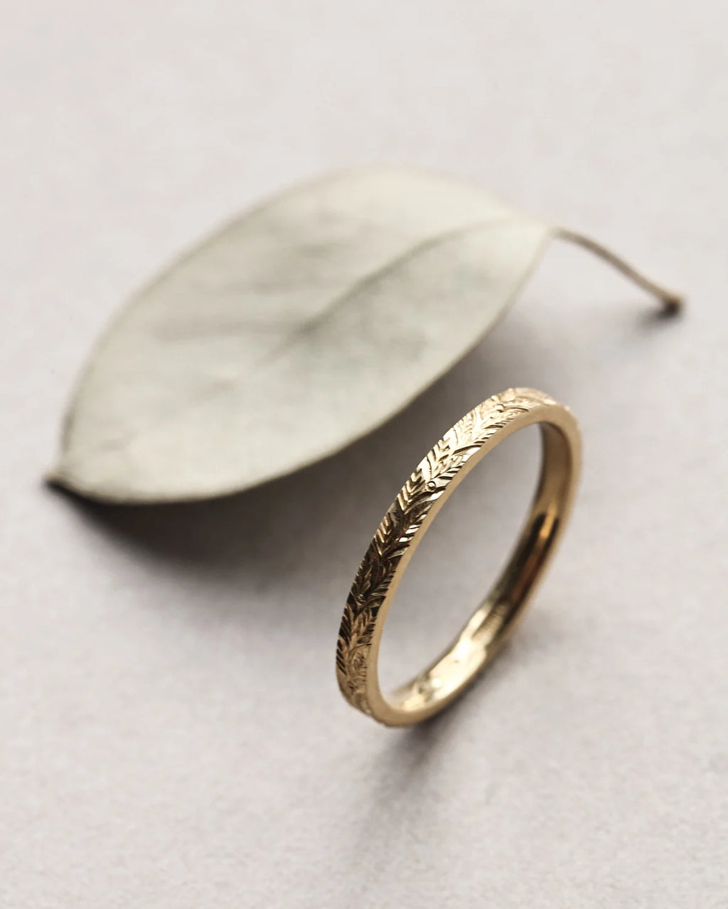 gold band side view subtle engraved pattern