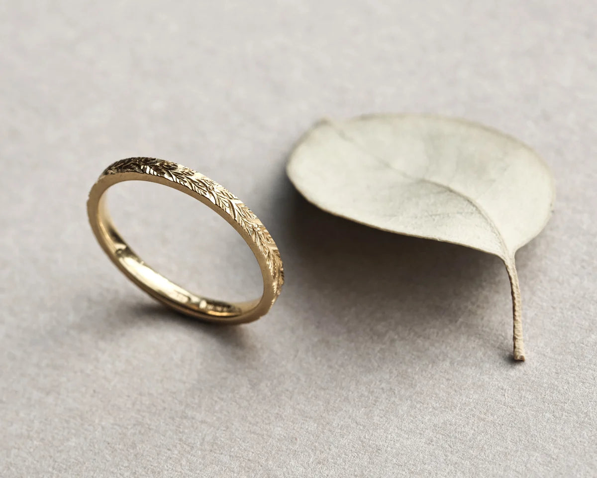 engraved laurel motif detail slim gold band