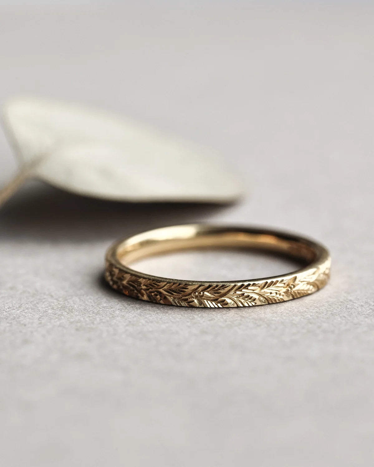 Minimal laurel leaf wedding ring in 18ct yellow gold