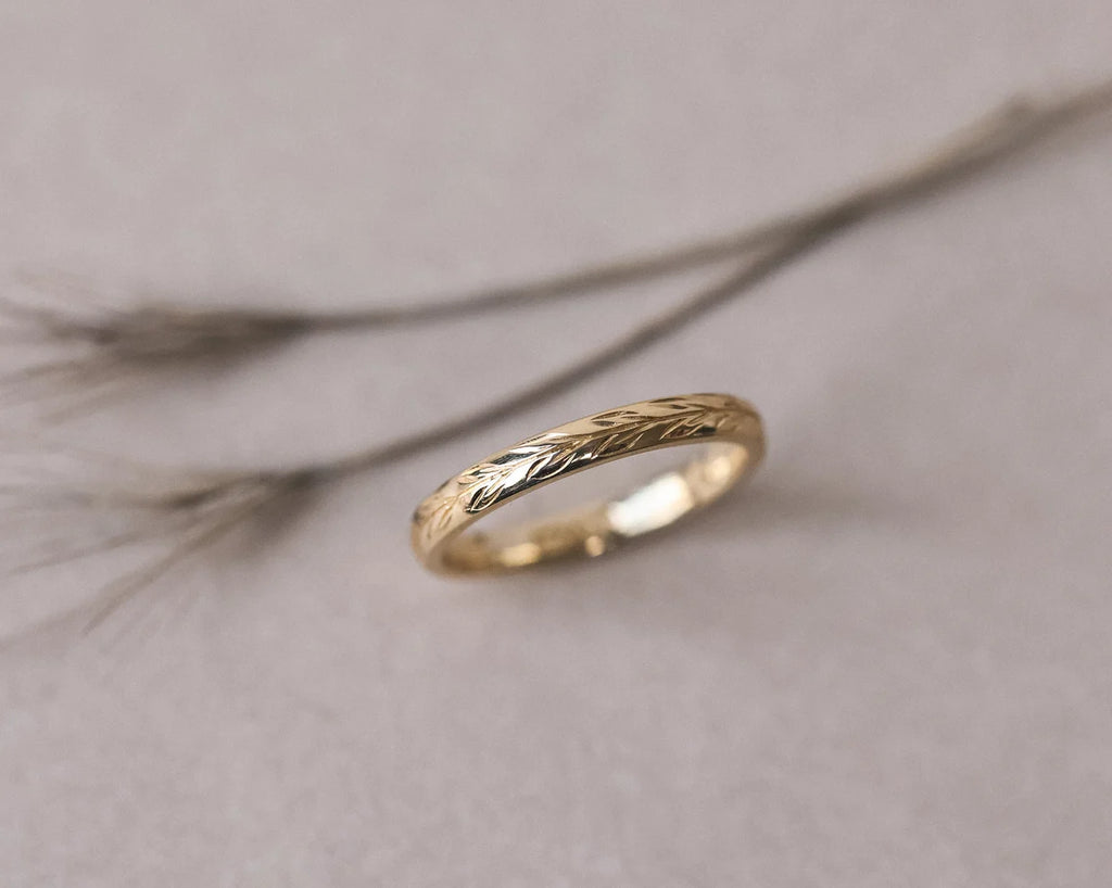 1. 5mm olive leaf engraved wedding ring in 18ct yellow gold