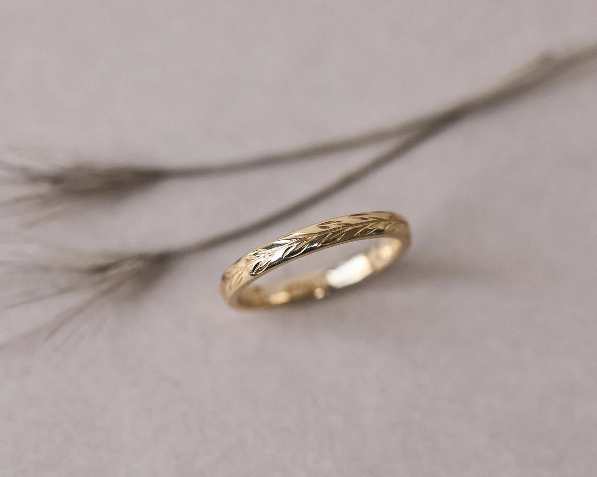 1. 5mm olive leaf engraved wedding ring in 18ct yellow gold