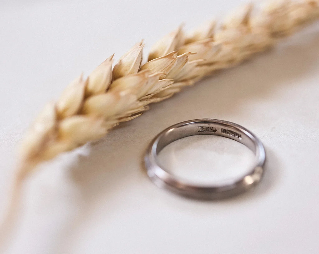 18ct white gold Barleycorn wedding ring styled with wheat detail