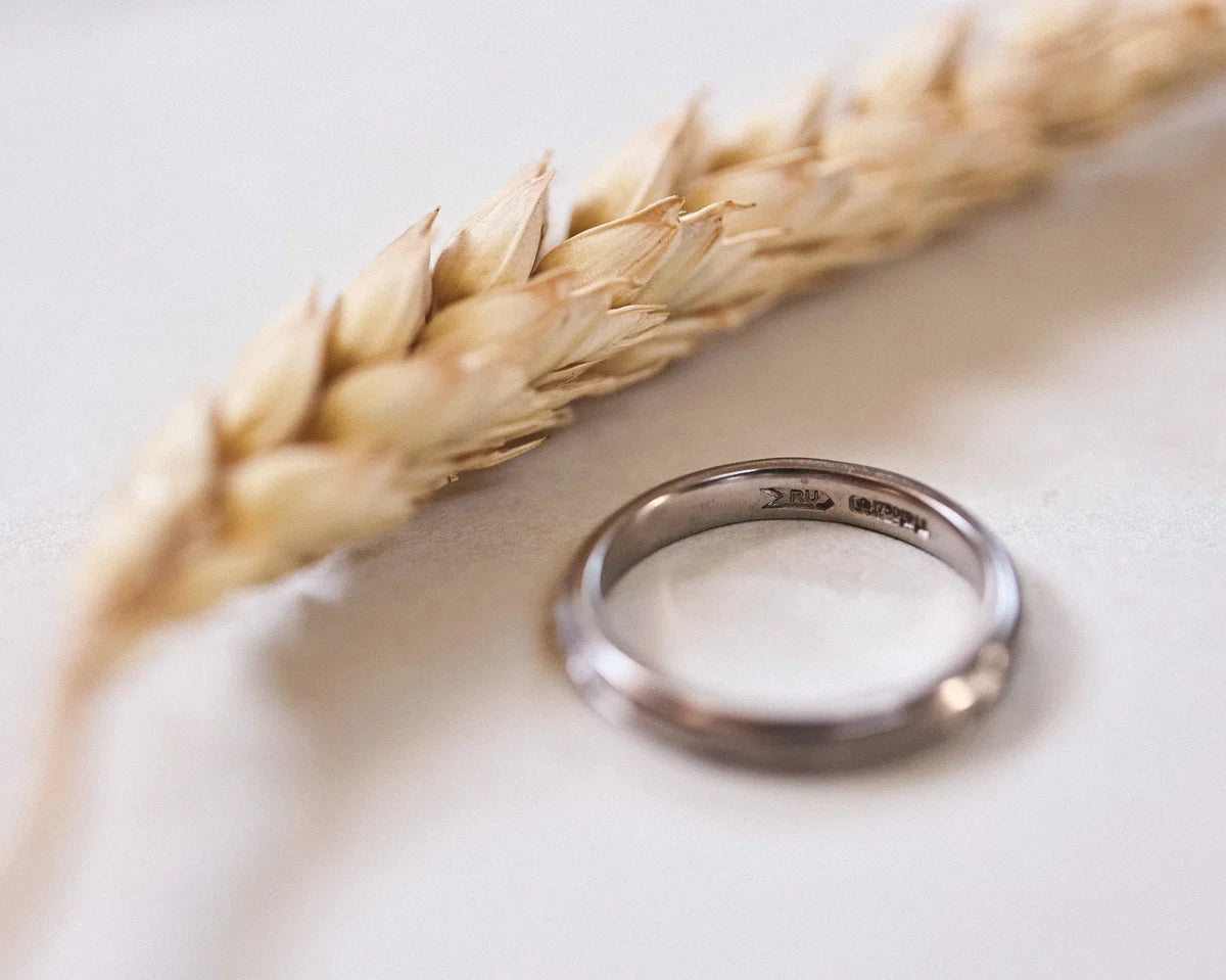 18ct white gold Barleycorn wedding ring styled with wheat detail