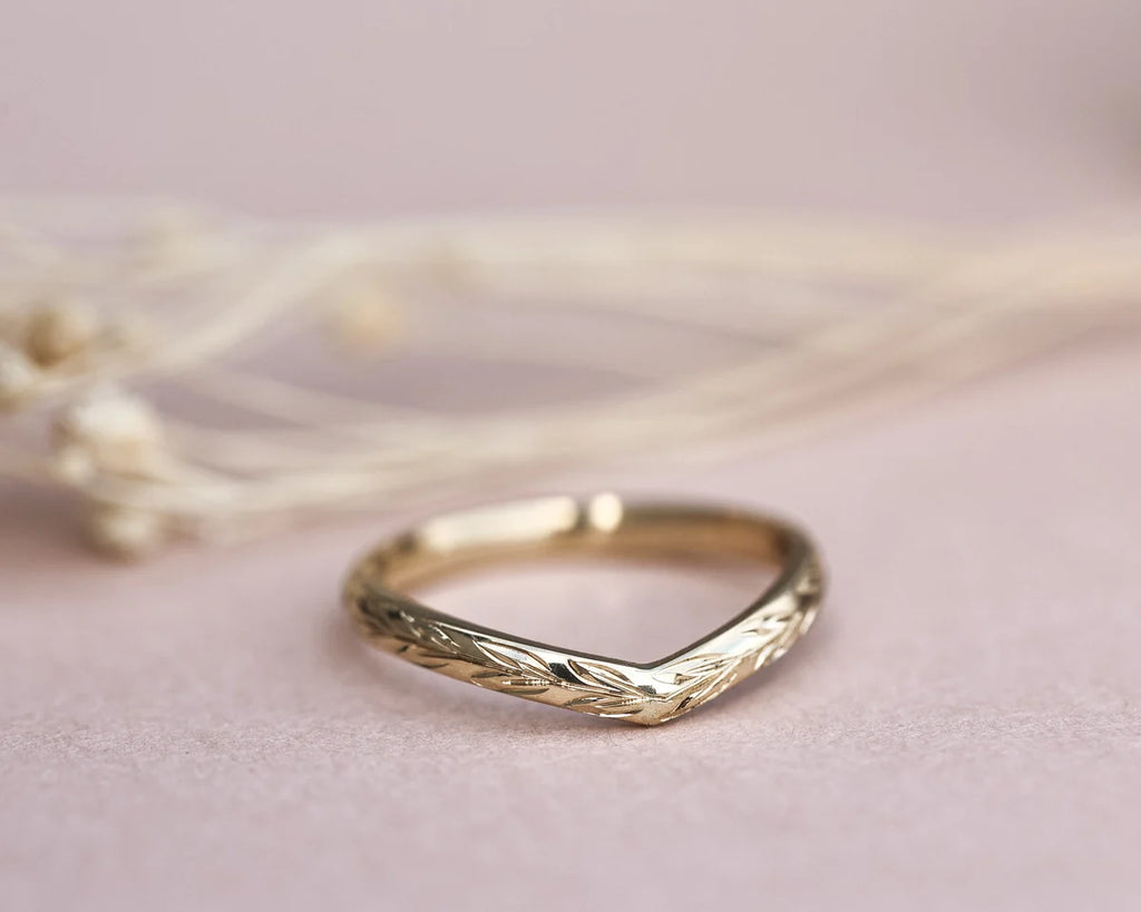 18ct Yellow gold 2mm ‘Olive leaf’ engraved Wishbone ring