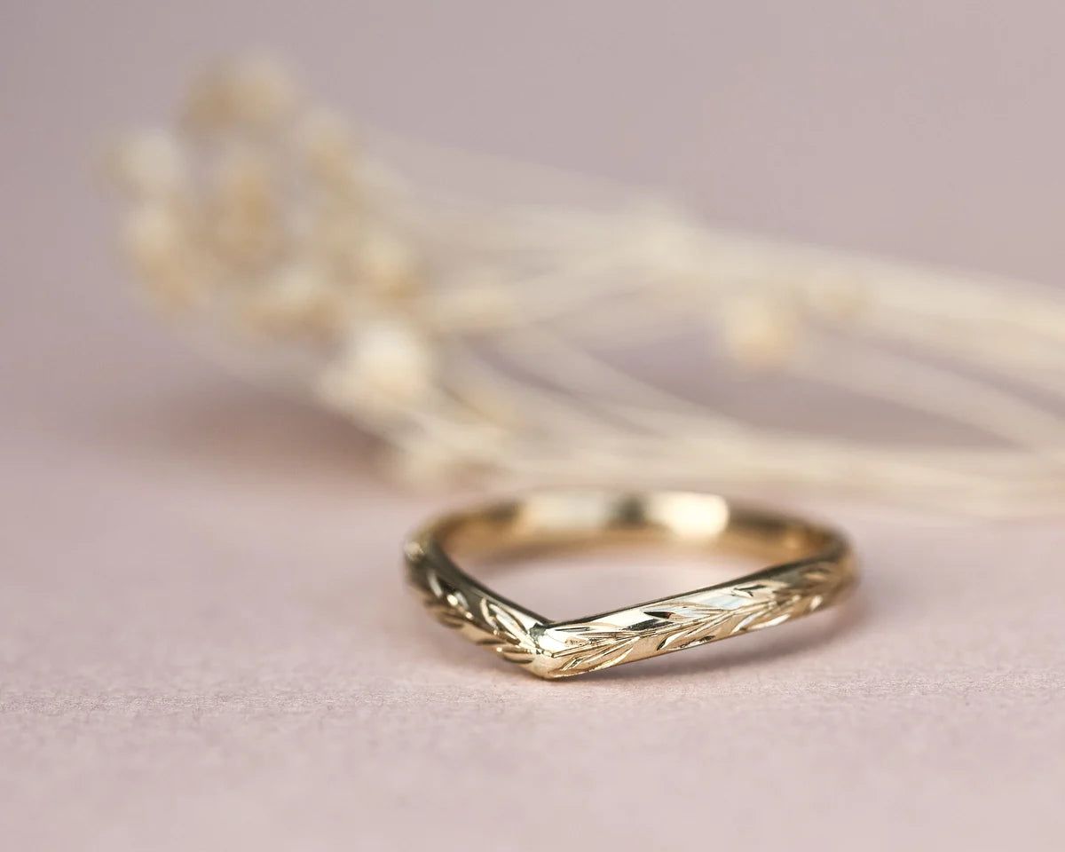 18ct Yellow gold 2mm ‘Olive leaf’ engraved Wishbone ring
