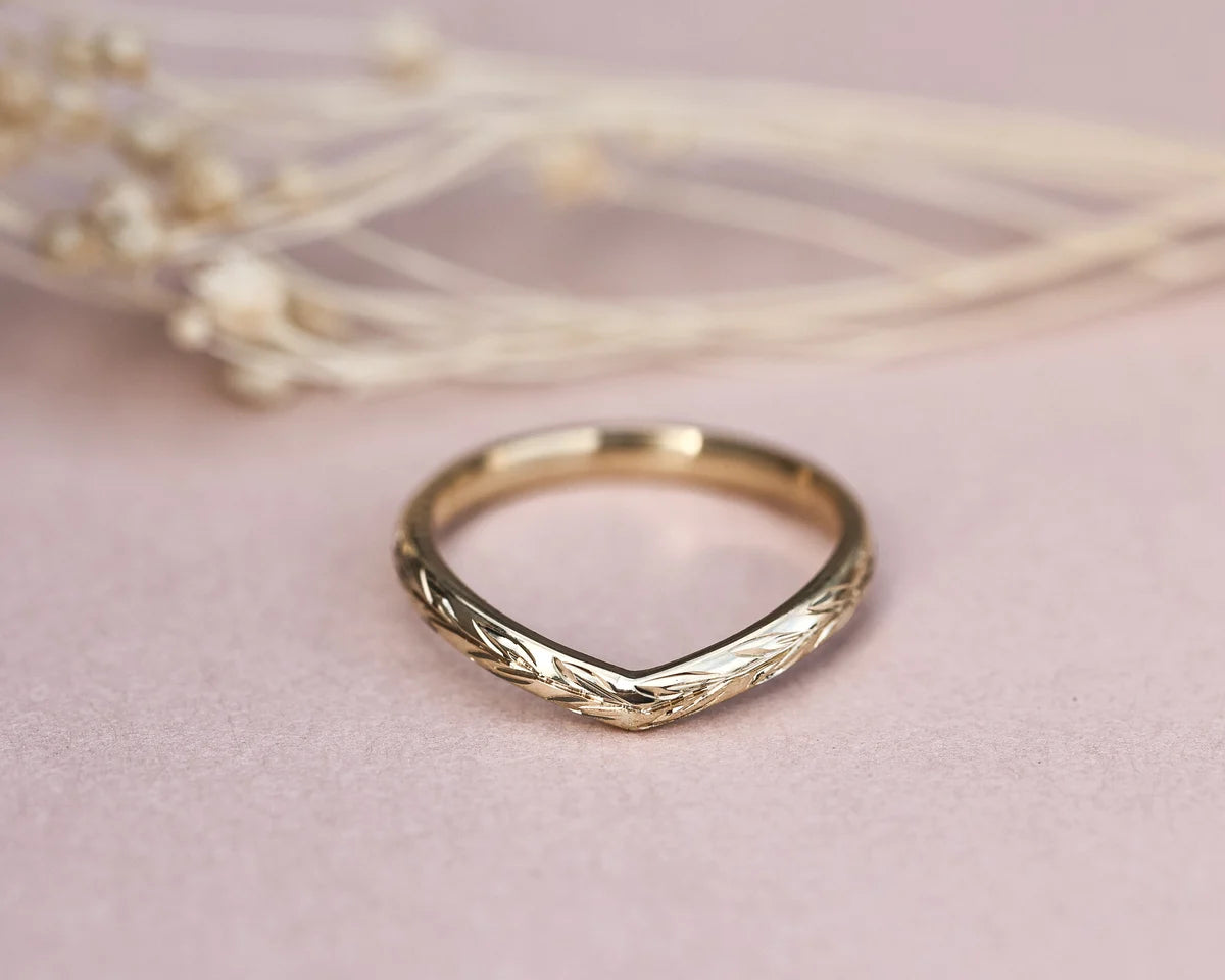 18ct Yellow gold 2mm ‘Olive leaf’ engraved Wishbone ring