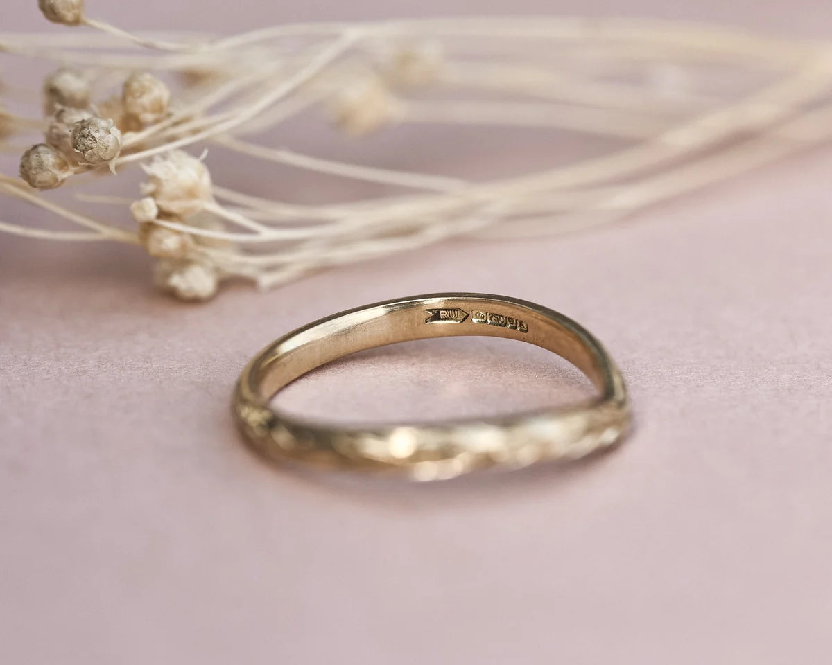 18ct Yellow gold 2mm ‘Olive leaf’ engraved Wishbone ring