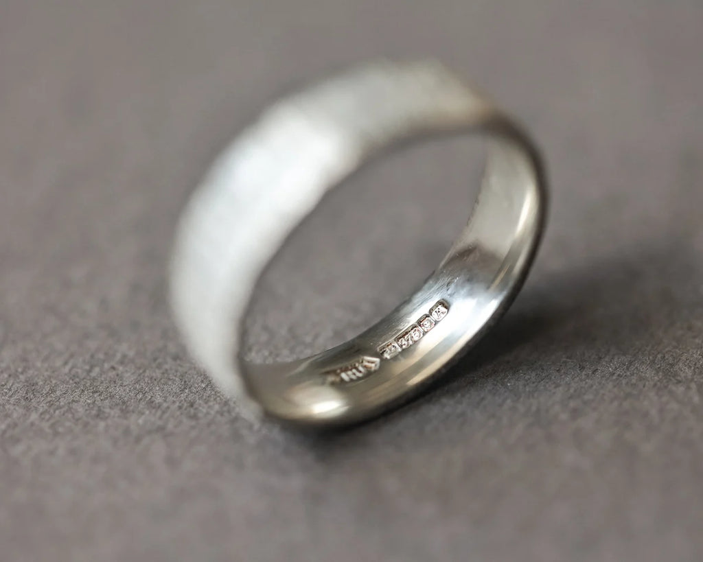 Side view of 5mm horn texture flat court ring in white gold