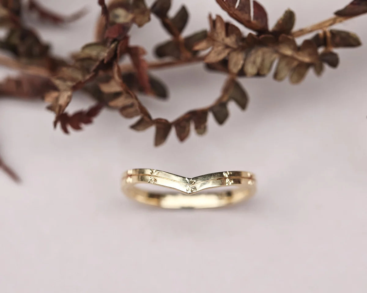 wishbone V shape band detail engraved wedding ring gold