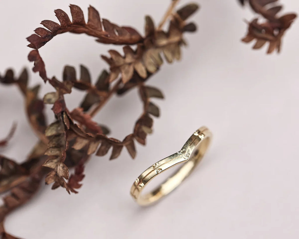 cleavers engraving detail wishbone ring 18ct yellow gold