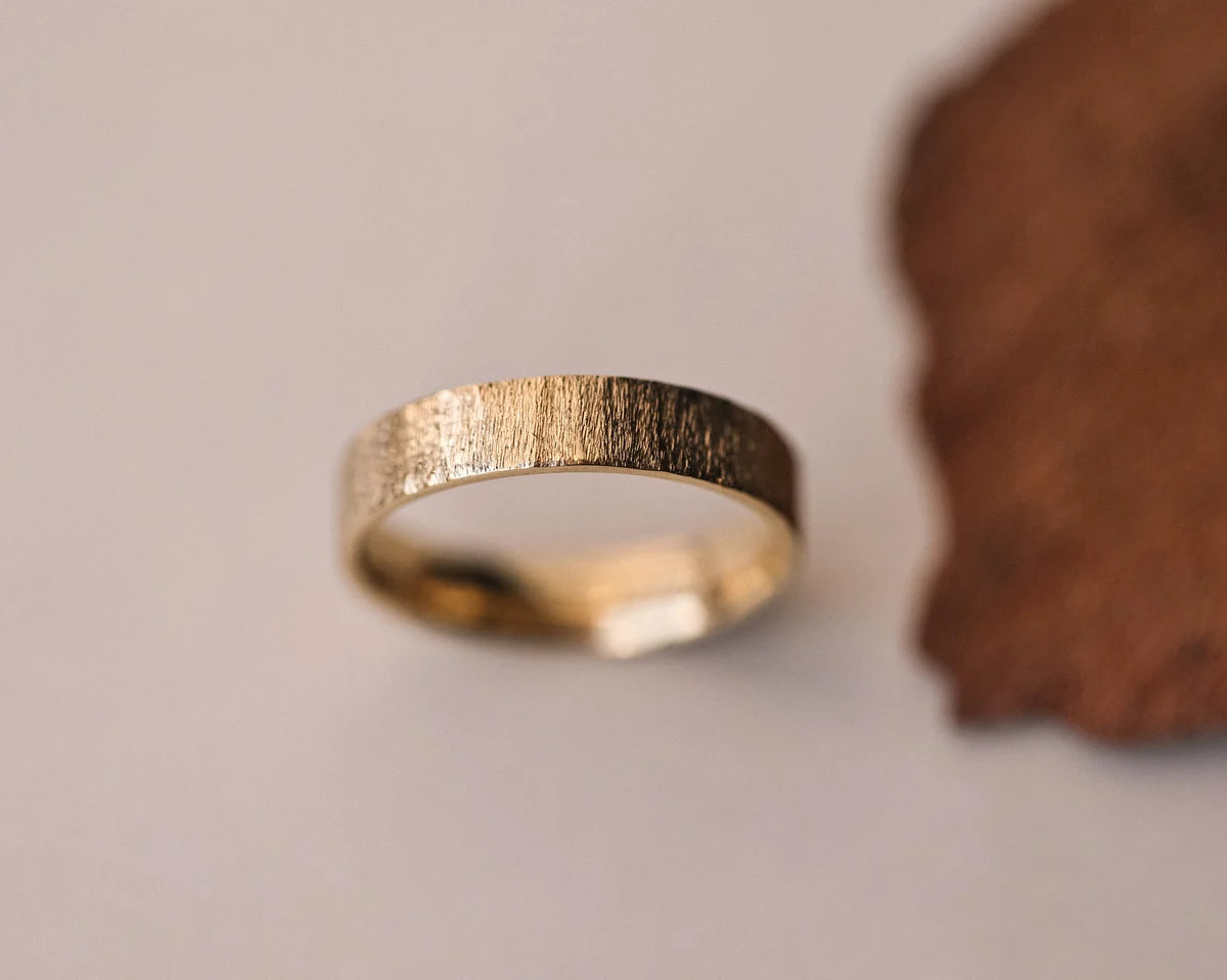 5mm horn texture flat court wedding ring in 18ct yellow gold