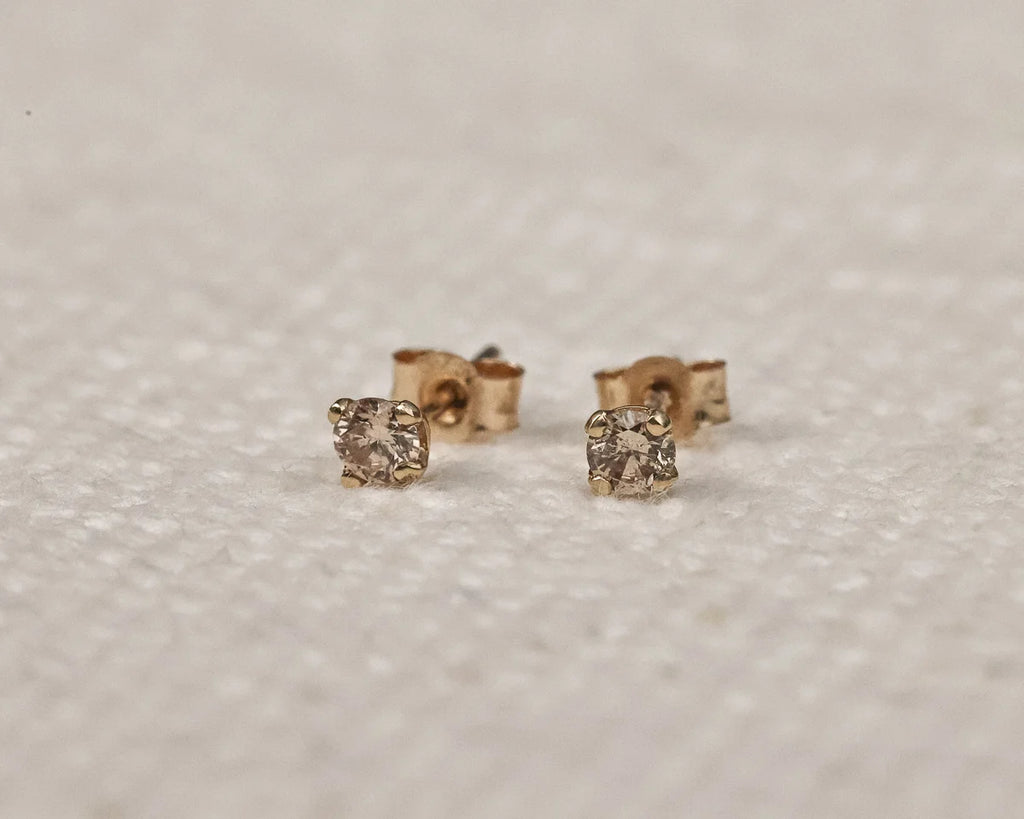 close up 2.5mm champagne diamond detail stud earrings gold