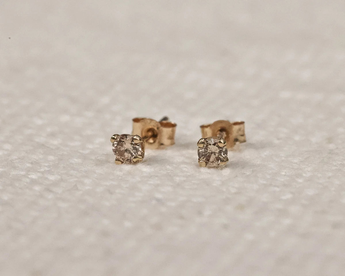 close up 2.5mm champagne diamond detail stud earrings gold