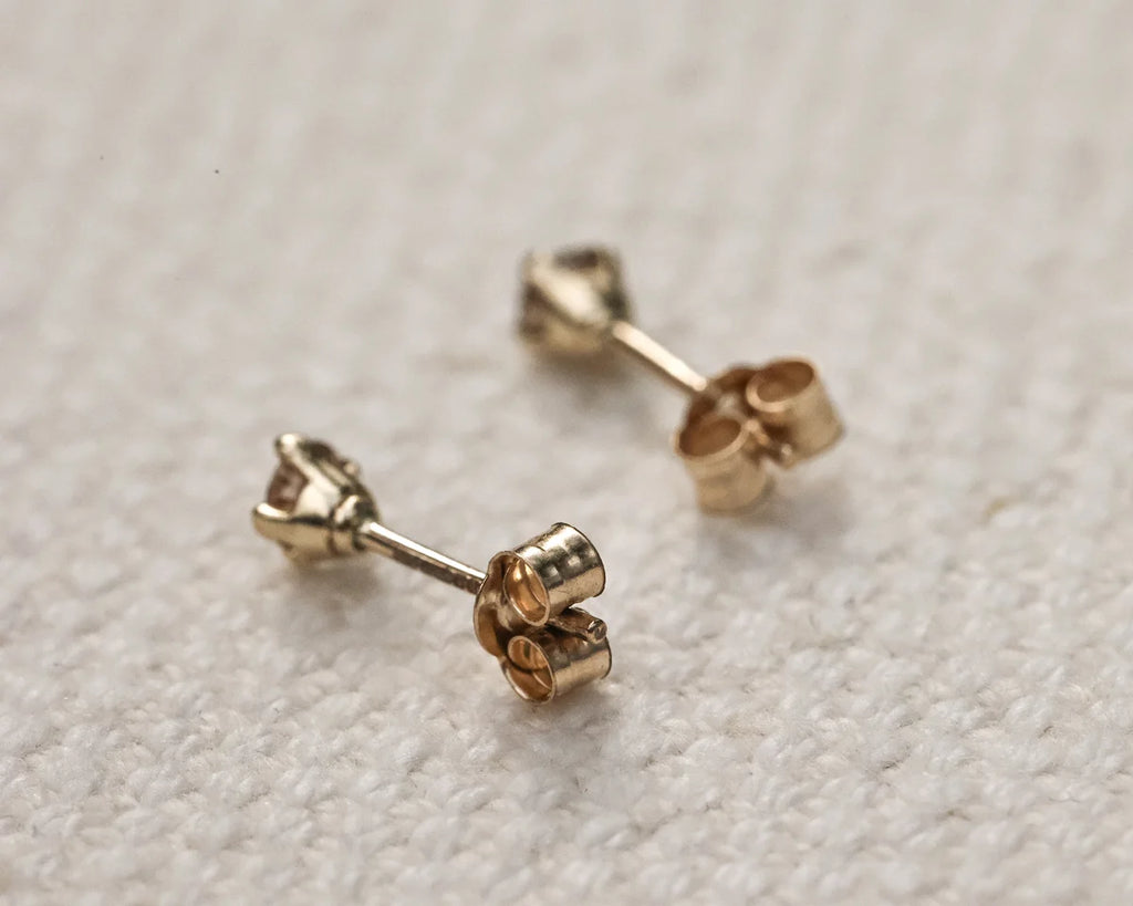 side view small gold diamond stud earrings 2.5mm