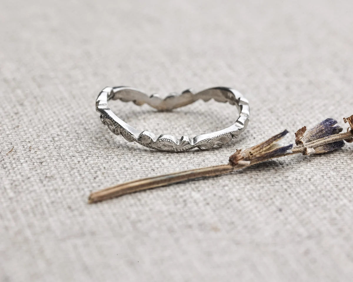 flat court band wishbone ring side view
