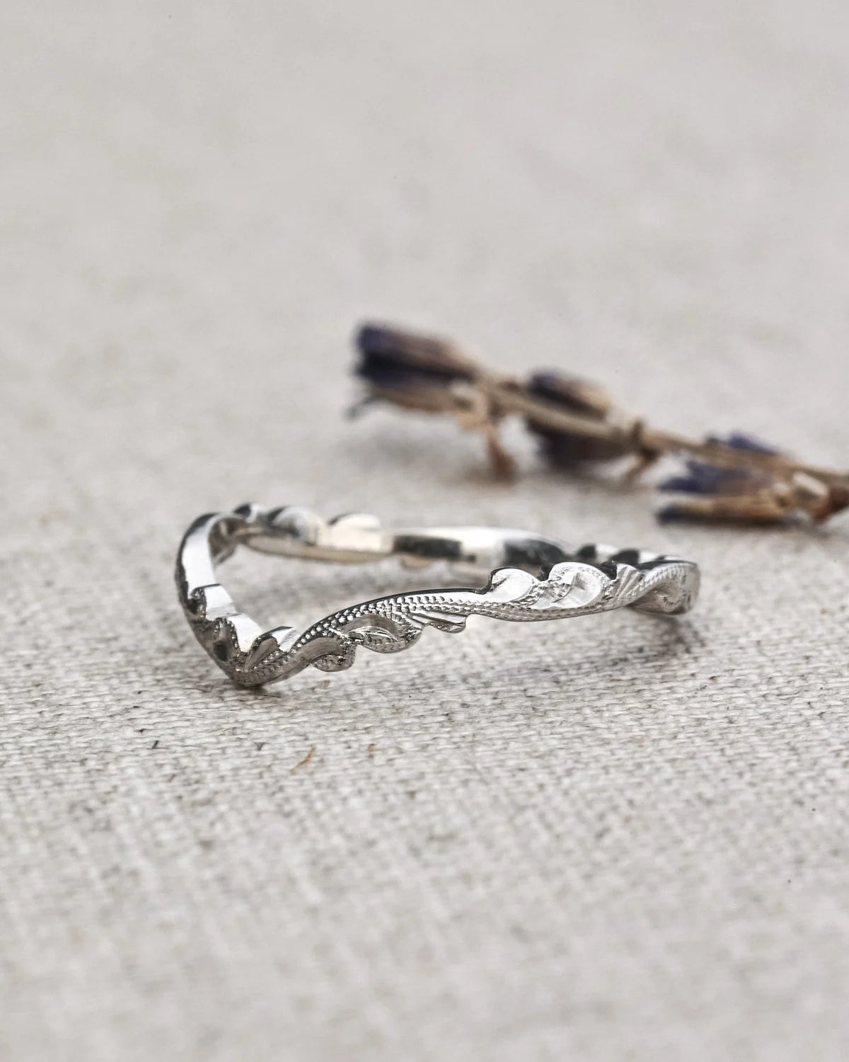 engraved finish detail wishbone ring band
