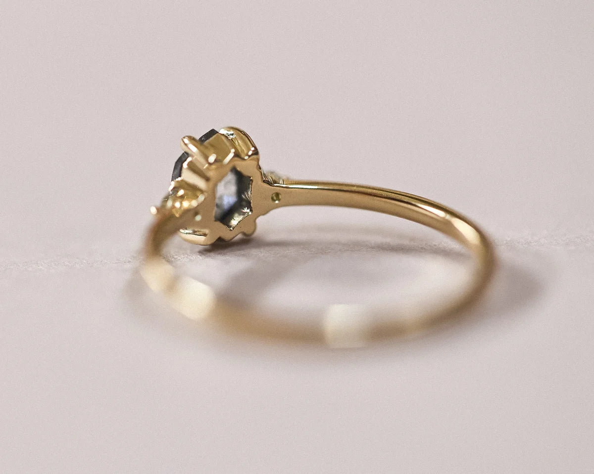 Back view of 18ct yellow gold trilogy ring showing setting detail
