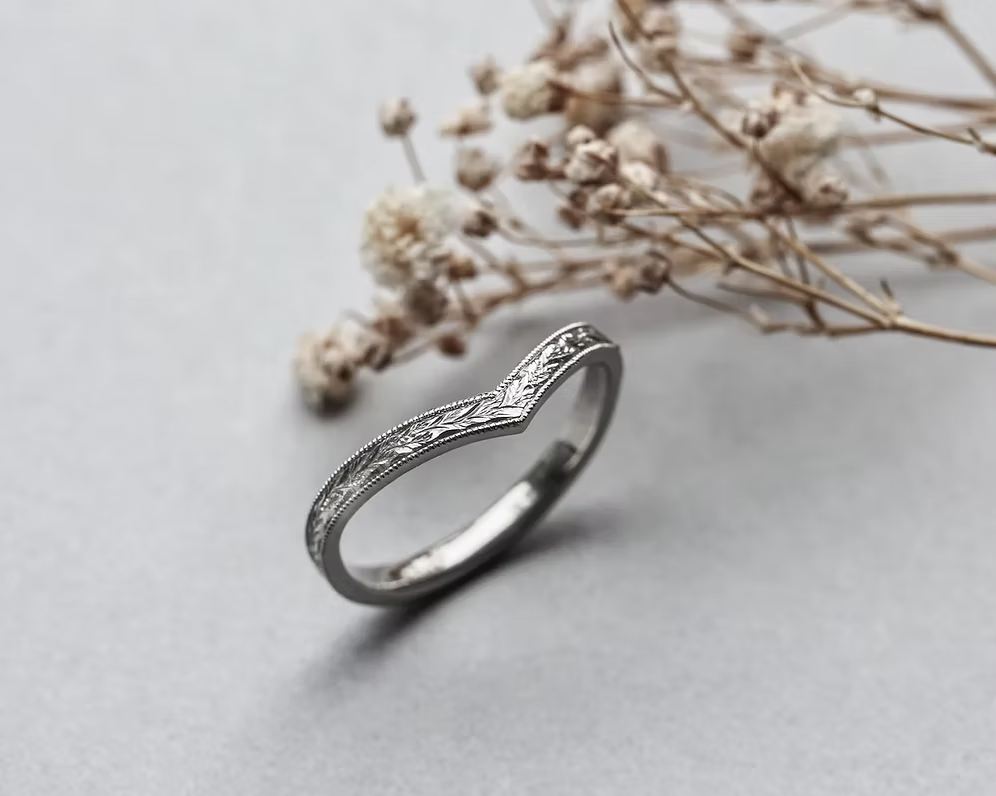 laurel leaf engraving detail wishbone ring platinum