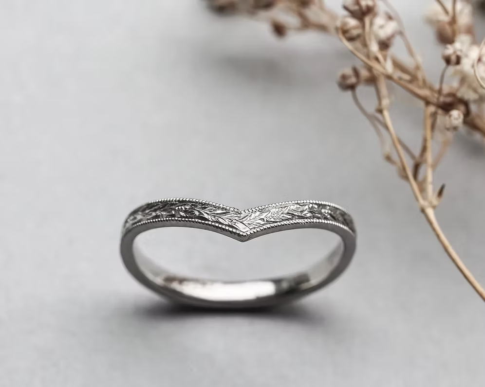 wishbone V shape band detail engraved laurel ring platinum