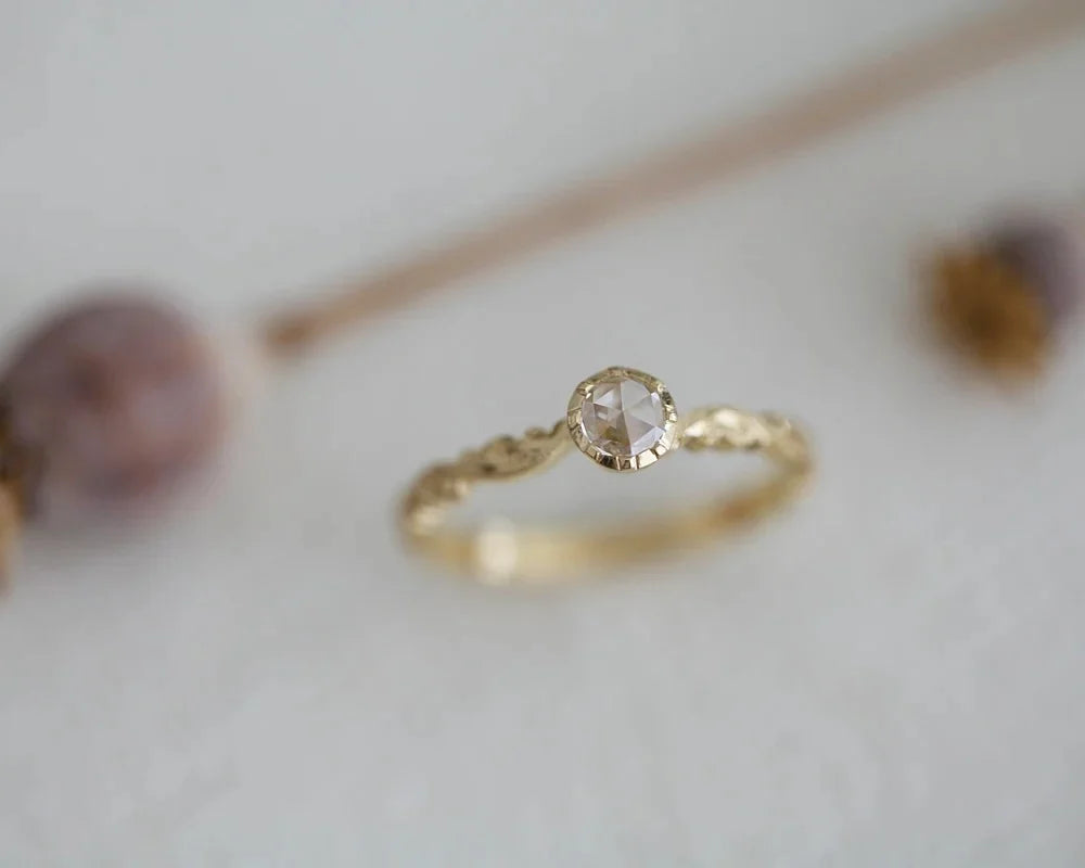 4mm rose cut diamond detail 18ct gold ring