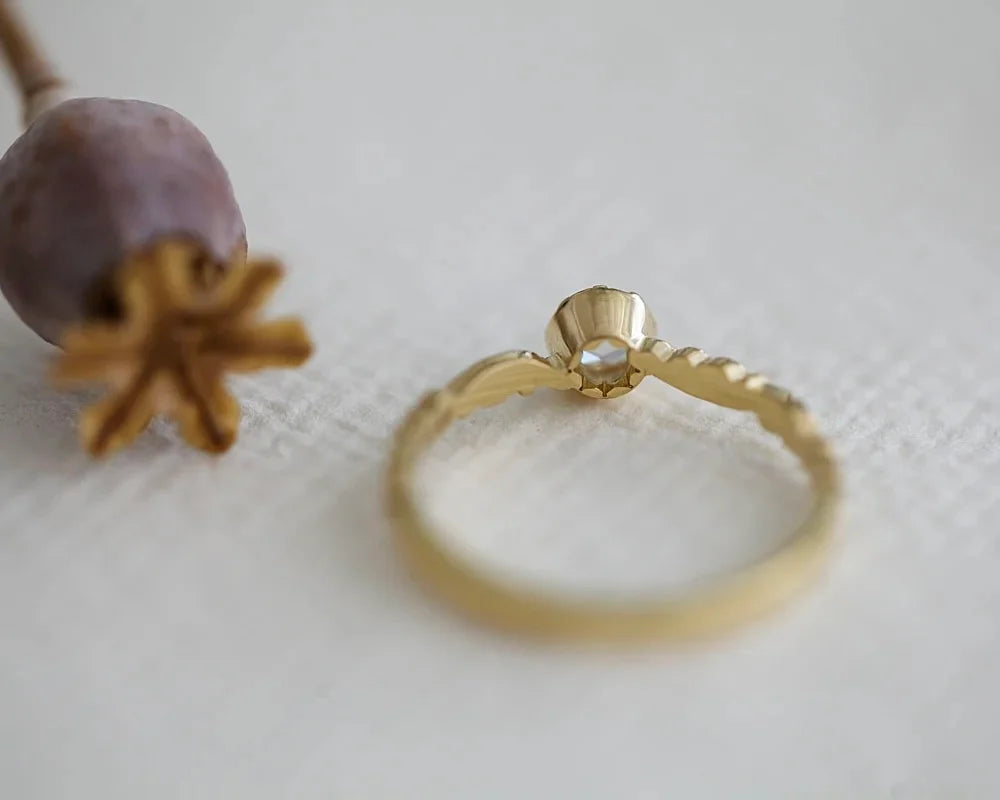 Rose-Cut Diamond Ring with Floral Carved Band in 18ct Gold
